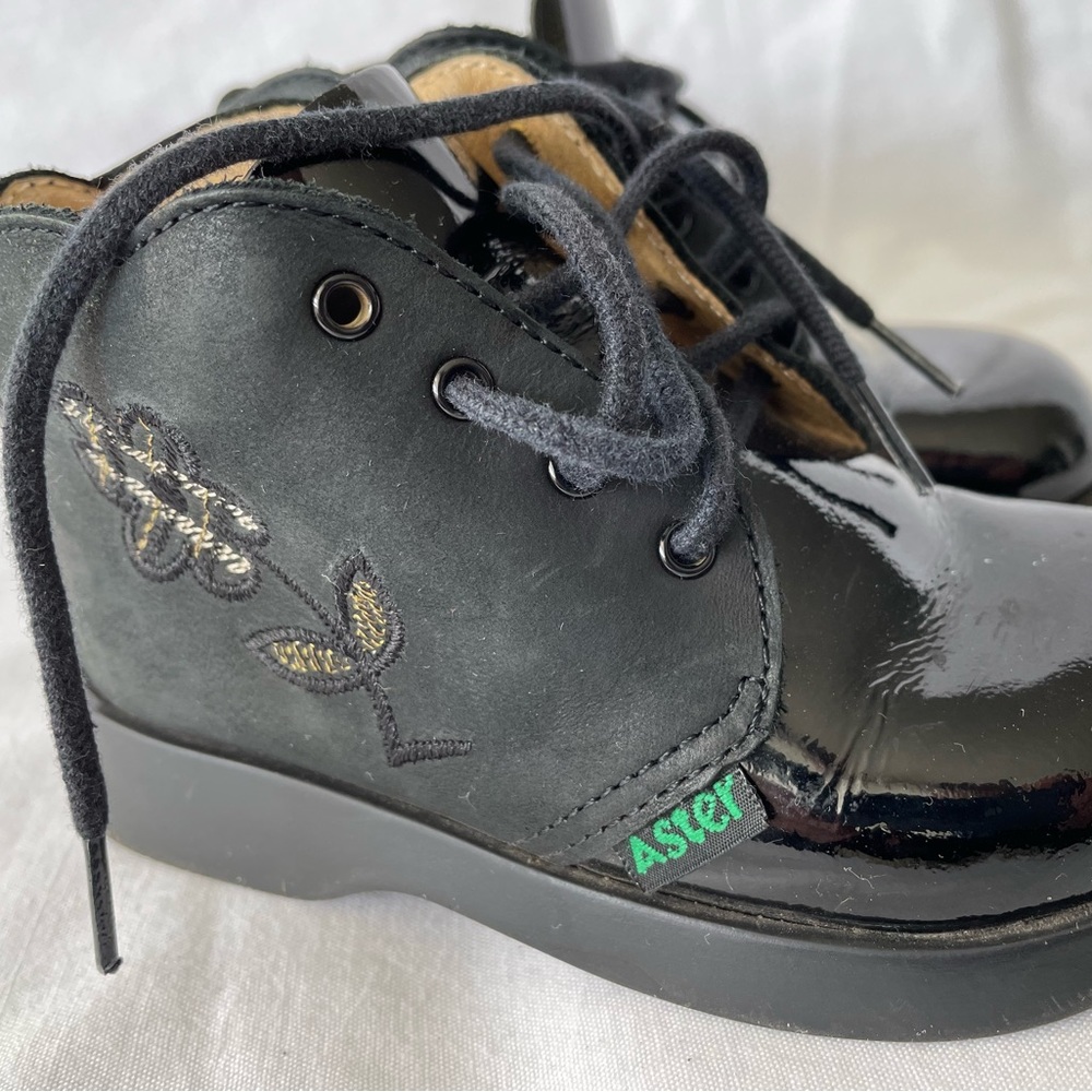 Aster Girls Black leather boots 🥾 patent matte leather scalloped high top size 6